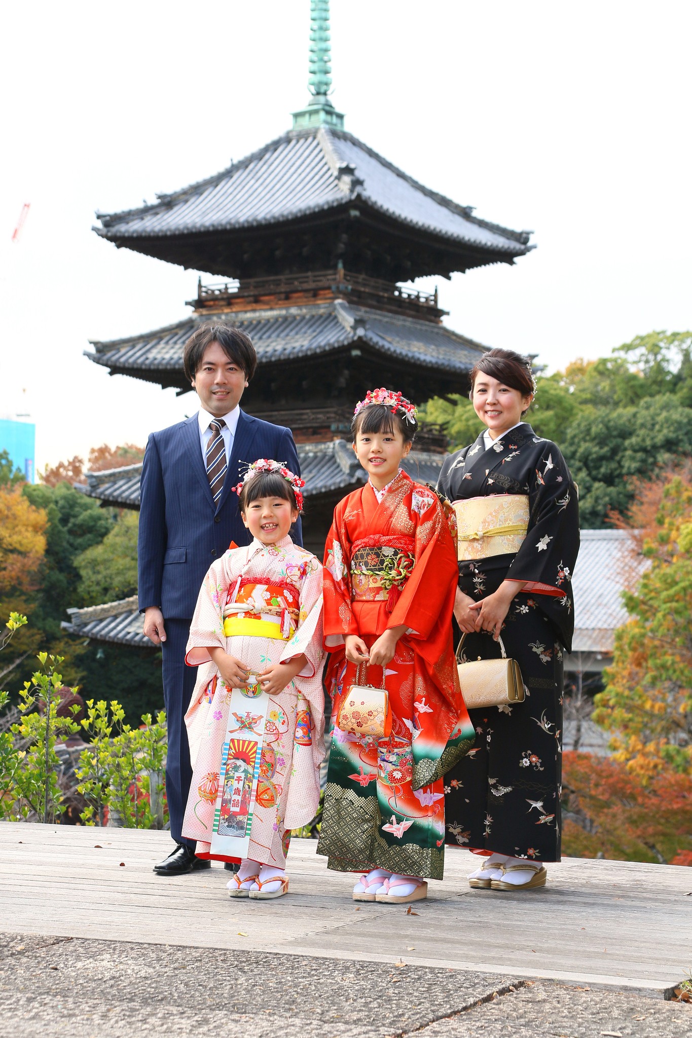 幸せな家族の笑顔が輝く七五三写真